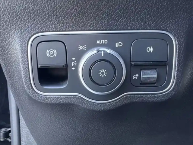 Mercedes Glb 200 d amg line — photo 19