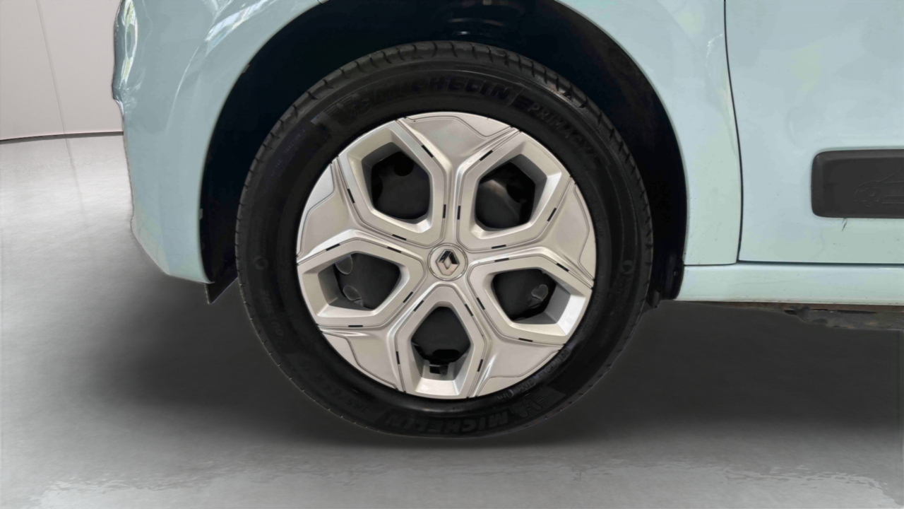 Renault Twingo III E-Tech — photo 15