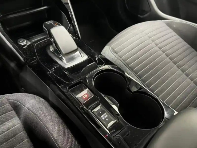 Peugeot 208 e- 136ch style — photo 8