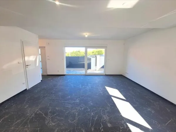 LONGWY : TRES BELLE MAISON NEUVE DANS QUARTIER CALME
