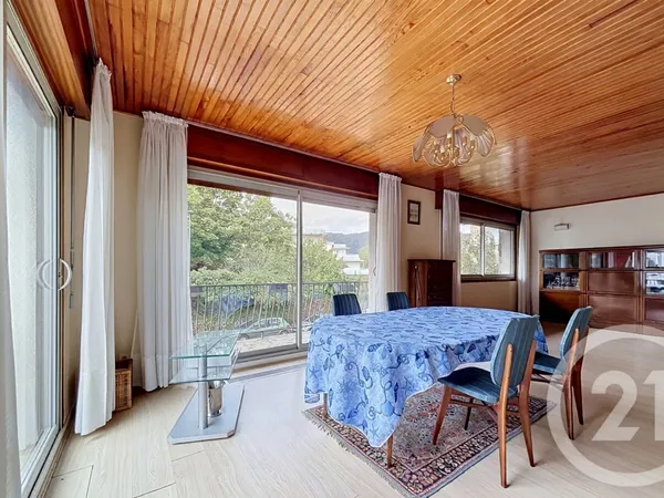 Maison 6 pièces 236 m²