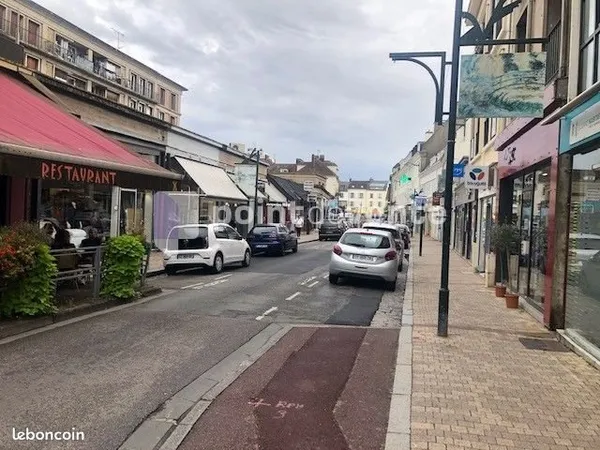 Commerce habillement/textile 130 m²