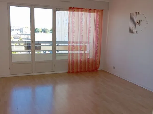 T2 proche lycée chevrollier avec balcon