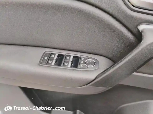 Renault Captur tce 140 edc - 21 intens — photo 28