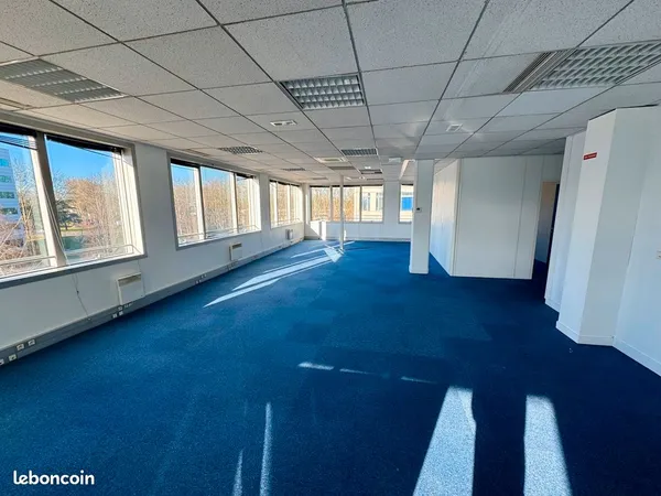BUREAUX 197 m² VILLEPINTE