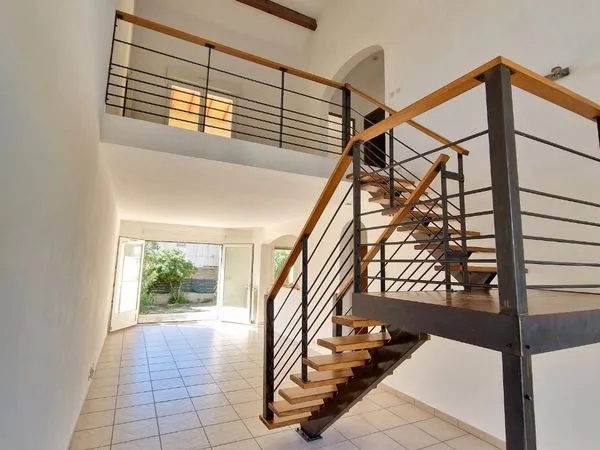 Maison f4 en duplex +jardin +cour
