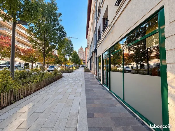 Local commercial 260 m² RODEZ