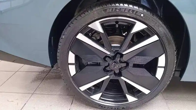 Peugeot 308 sw hybrid 145 e-dcs6 — photo 21