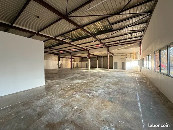 LOCAL D'ACTIVITE 475 m² LE BLANC-MESNIL