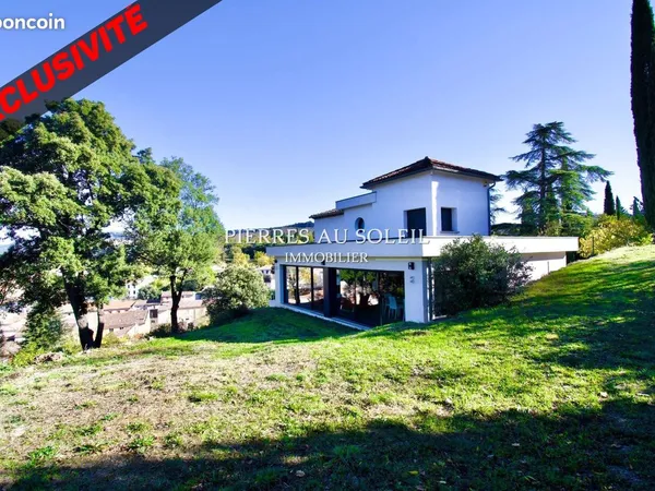 Villa 8 pièces 230 m²