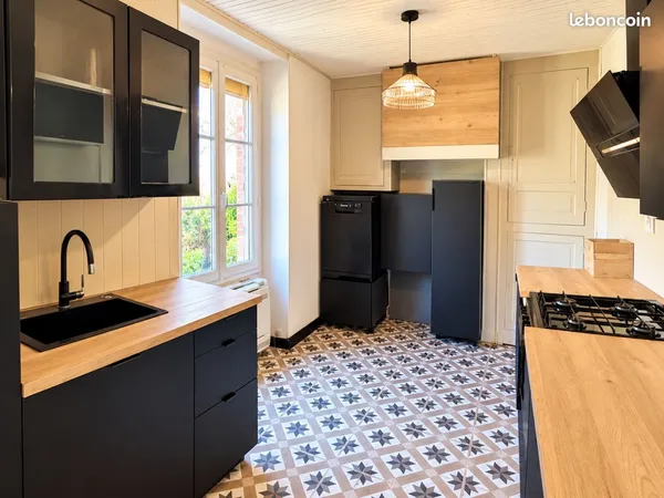 MAISON 91 m² - 3 CHAMBRES - TERRAIN CLOS 1 146 m² - 2 GARAGES - SANTRANGES