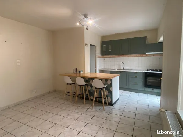 À LOUER - APPARTEMENT T2 DE 43 m² - 560 HORS CHARGES
