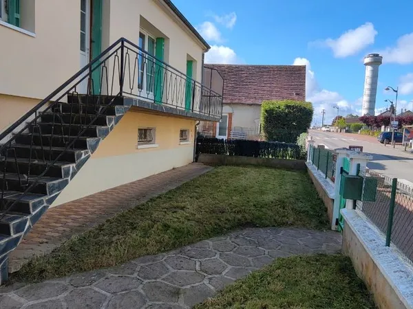 Maison 78 m² - 3 chambres - Sous-sol avec garage - Chezelles