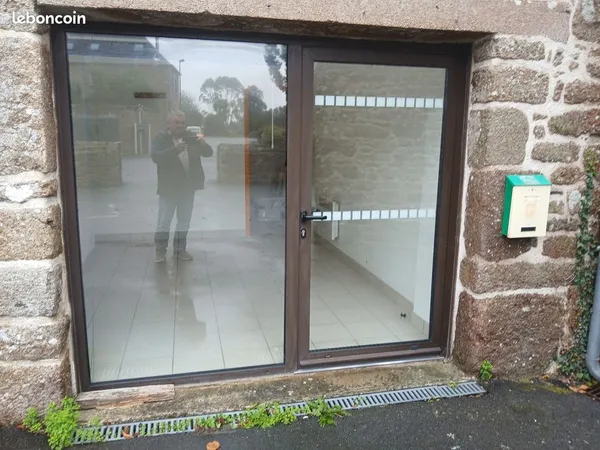 Bureau et espace de travail Location Saint-Glen 1p 12m² 250€