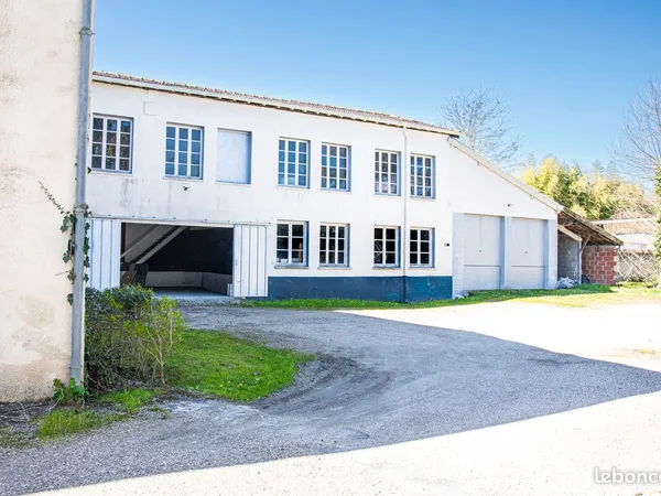 GRAND ESPACE DE STOKAGE DE 20 A 25 m2