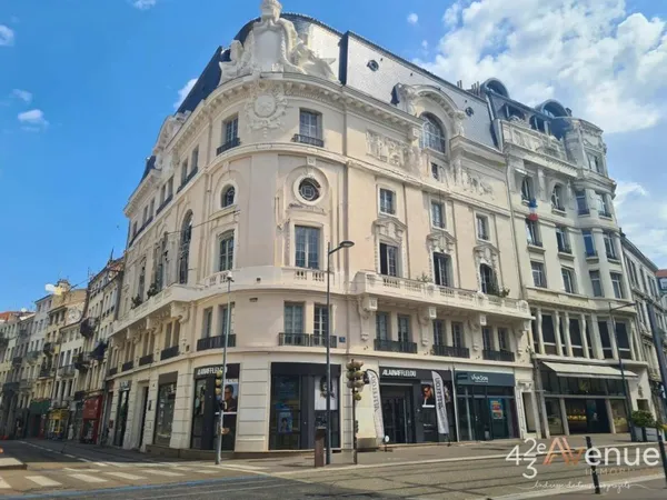 Appartement d'exception au 4e étage, T6 EN HYPER-CENTRE AVEC TERRASSE DE 45 m2
