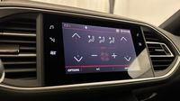 Peugeot 308 1.5 BlueHDi 130ch S&S GT EAT8 — photo 18