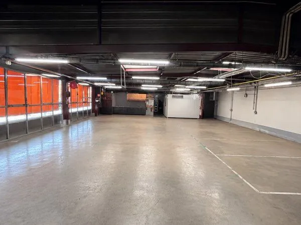 Local commercial 600m2 Atelier garage magasin