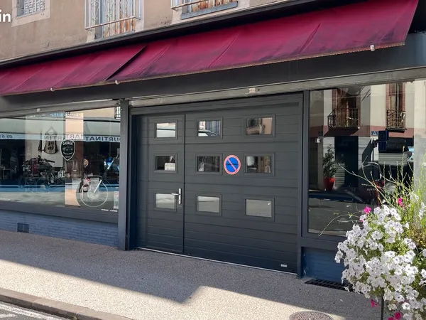 Coeur de ville - immeuble avec beau local commercial