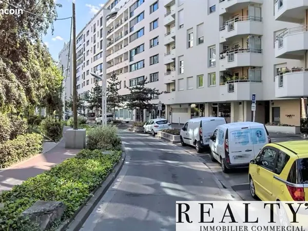 Local commercial 183 m²