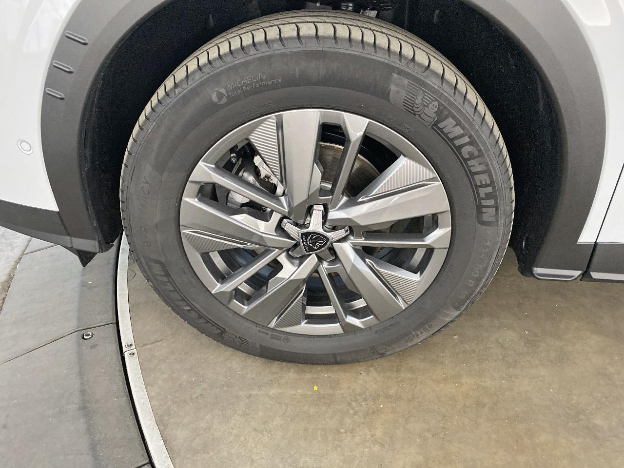 Peugeot 5008 hybrid 145 ch e-dcs6 allure — photo 11