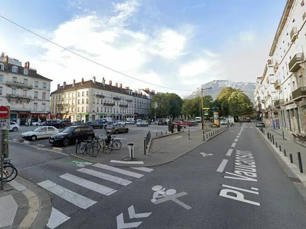 Local commercial 142 m²