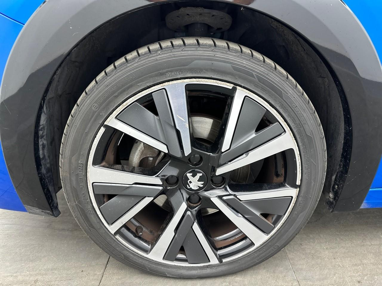 Peugeot 208 puretech 100 s&s eat8 gt — photo 14