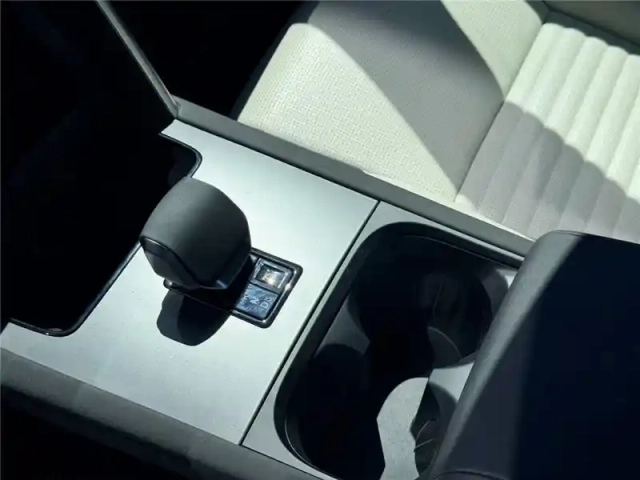 Land Rover Discovery Sport p270e phev awd bva — photo 26