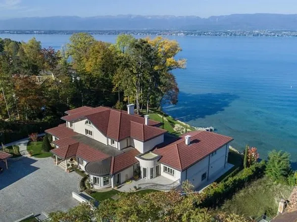 Maison 8 pièces 1361 m²