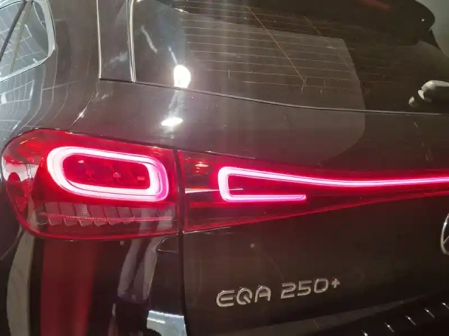 Mercedes Eqa 250+ amg line — photo 13