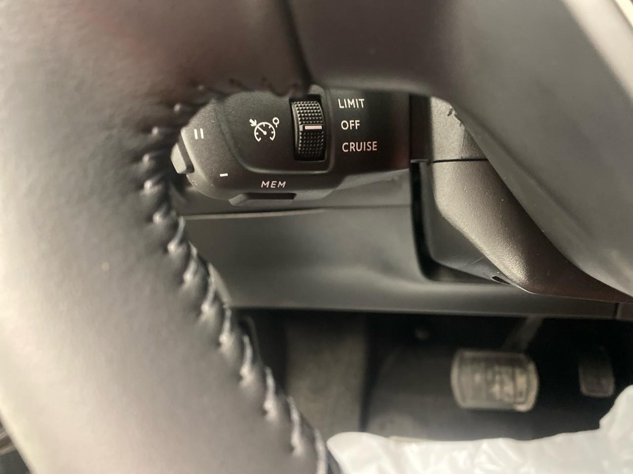 Peugeot 2008 hybrid 145 e-dcs6 allure — photo 19