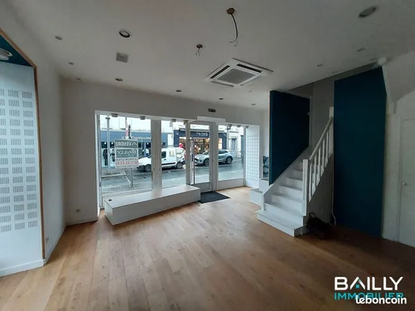 Local commercial 124 m² LA ROCHE SUR YON