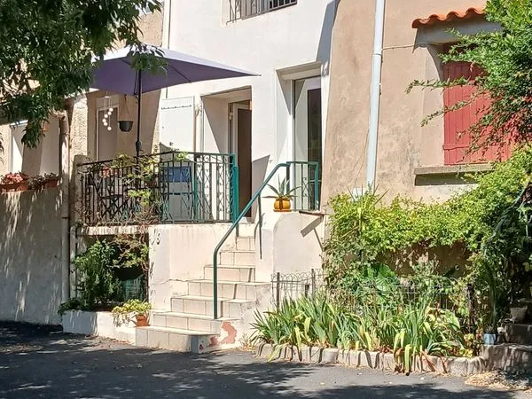 Maison de ville vue dégagée