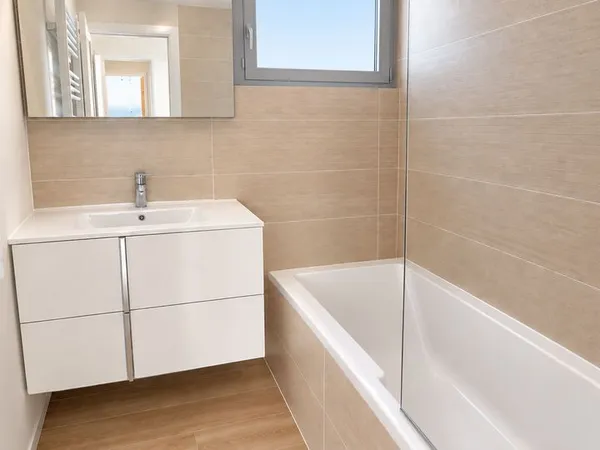 Prado Lido à Castelnau-le-Lez Centre - F3 de 58 m² avec balcon, climatisation , parking gratuit, à 2