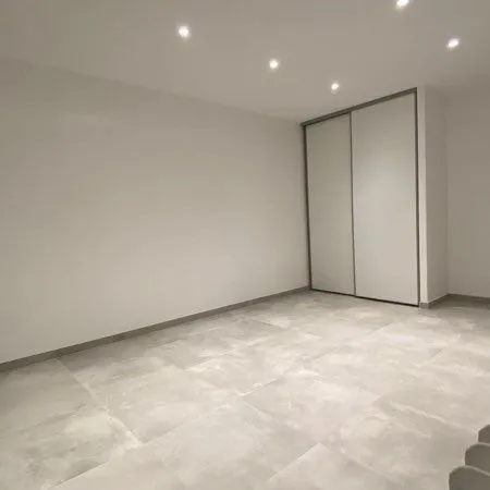 T1 de 33,79 m² avec balcon, cave et parking collectif - Villeurbanne