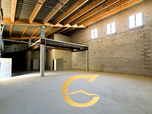 Entrepôt 380 m²
