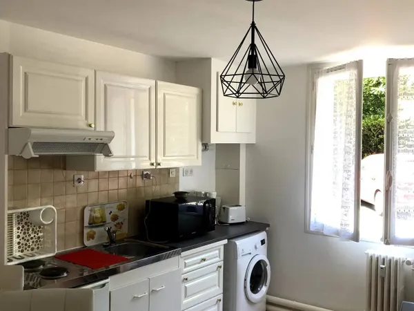 Poitiers-- Proche Blossac- Studio meublé 24m2