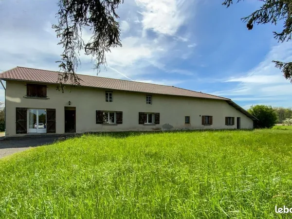 Longére bressane + dépendances + terrain 12700m²