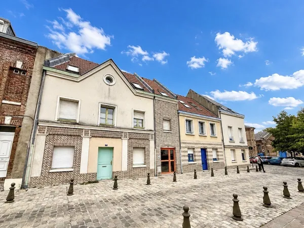 St Leu, secteur facultés, grand studio de 38 m2 avec parking dans petite copropriété