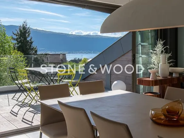 Propriété d'exception avec vue sur le lac d'Annecy et le châ