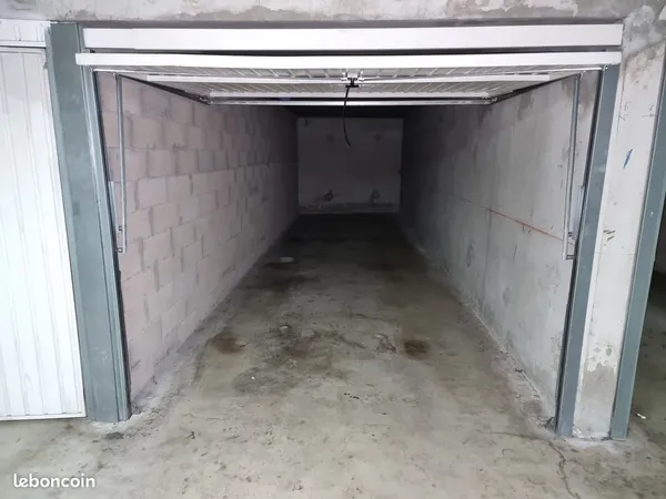 A louer, garage BOX DOUBLE en enfilade de 30 m²
