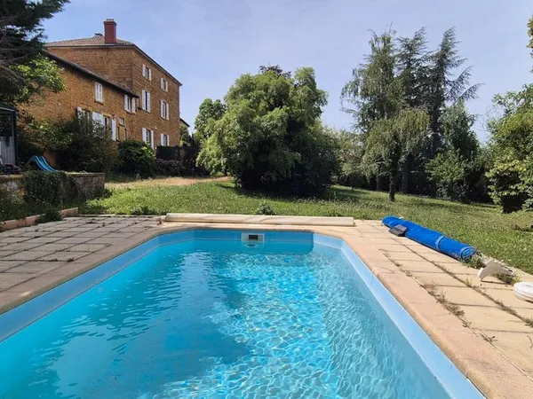 Propriété 10 pièces 330 m²