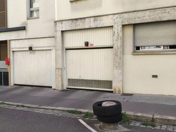 GARAGE FERMÉ 12 M² ? LYON 7e ? RUE RACHAIS