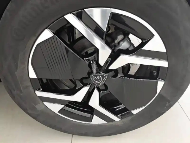 Peugeot 2008 puretech 130 s&amp;s eat8 — photo 35