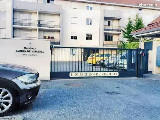 Place de parking sécurisée à Ville-la-grand à côté de la gare