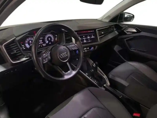 Audi A1 25 tfsi 95 ch s tronic 7 design luxe — photo 9