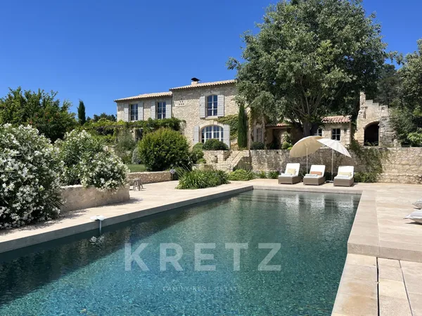 Mas authentique et moderne, panorama sur les Baux, piscine à débordement, jusqu'à 10 personnes