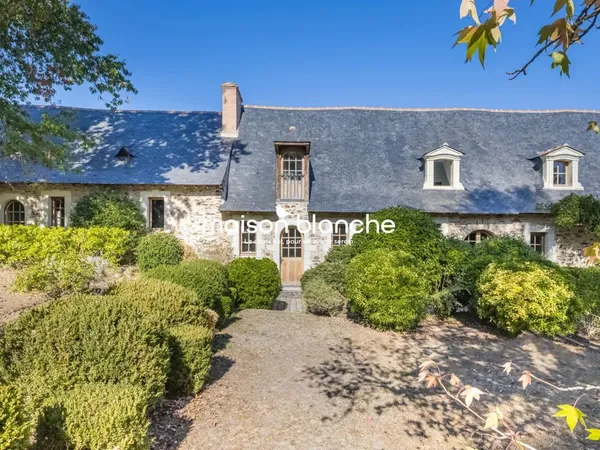 Vends maison ancienne - 297.44 m² - 8 pièces, 5 chambres - Angers 49100