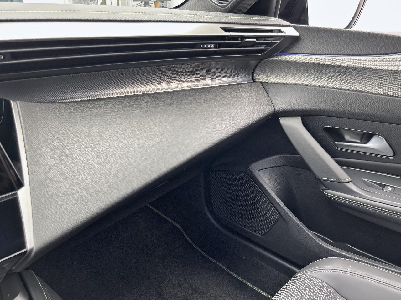 Peugeot 308 hybrid 145 e-dcs6 gt — photo 26