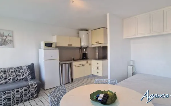 Studio avec balcon dans résidence en front de mer